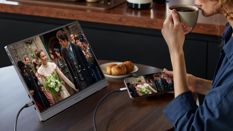 Arzopa Z3FC Portable Monitor connected to phone