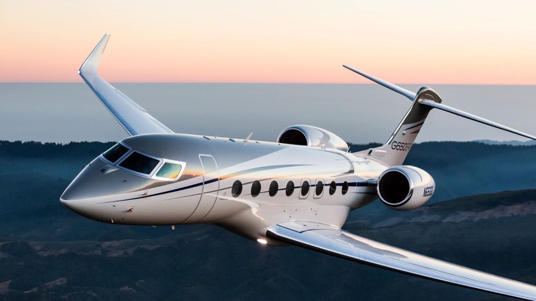 A Gulfstream G650 jet in the sky