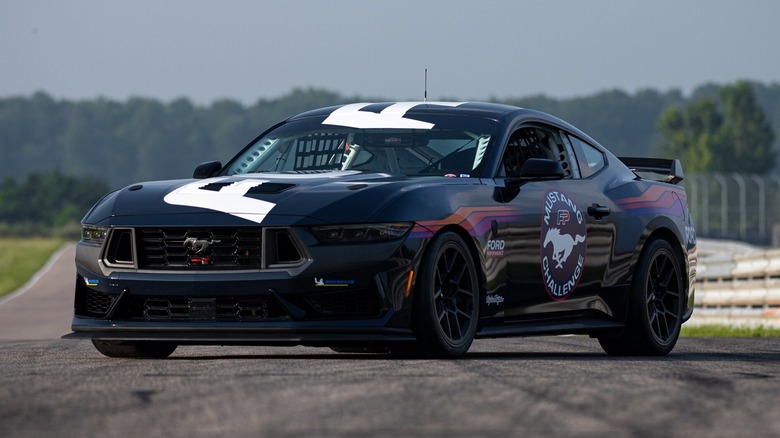 Ford Mustang Dark Horse R