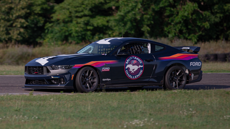 Ford Mustang Dark Horse R on track