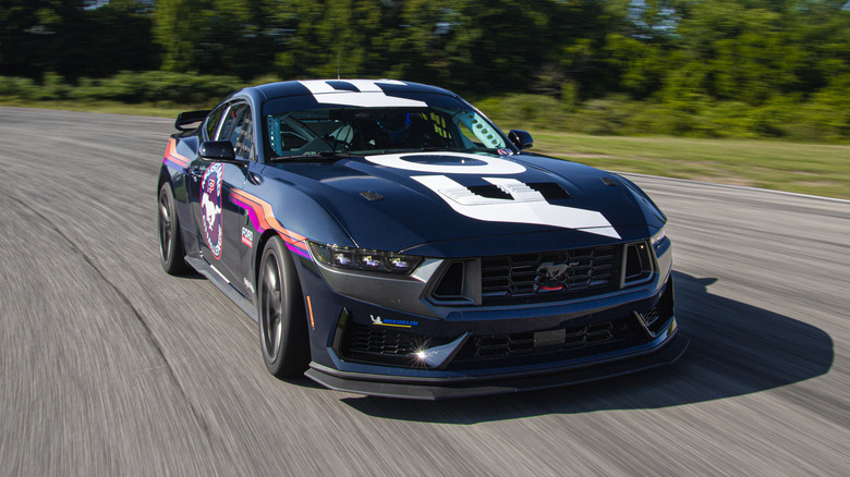Ford Mustang Dark Horse R cornering