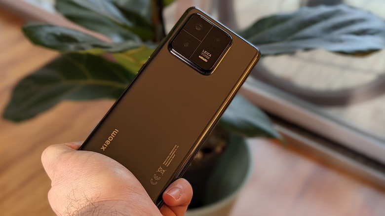 Xiaomi 13 Pro Design and ceramic back