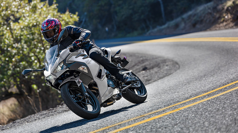 Kawasaki Ninja 500 cornering on a curvy mountain road