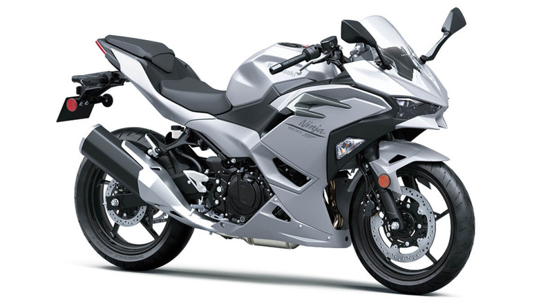 2025 Kawasaki Ninja 500 in silver, front 3/4 view, white background
