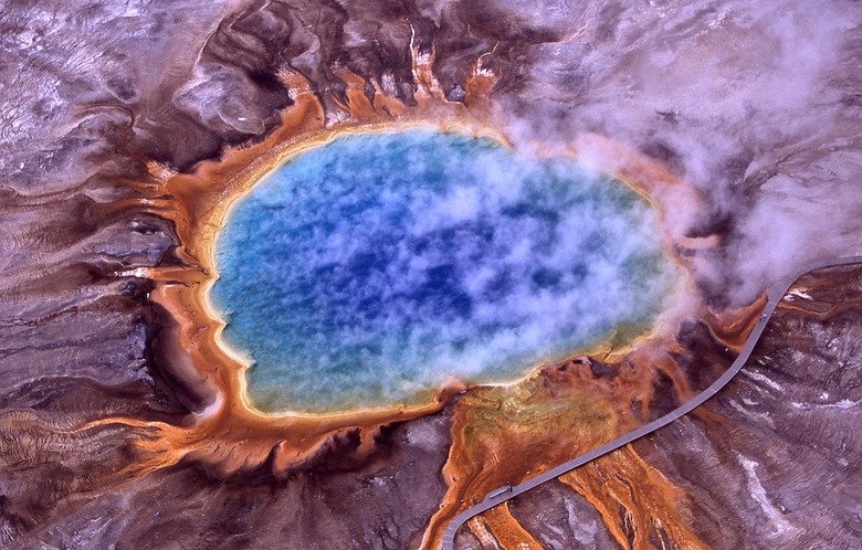 1280px-Grand_prismatic_spring