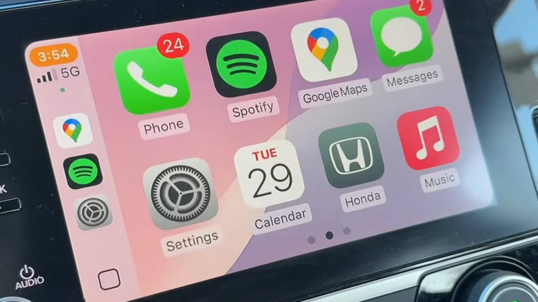How to set a pink wallpaper on Apple CarPlay