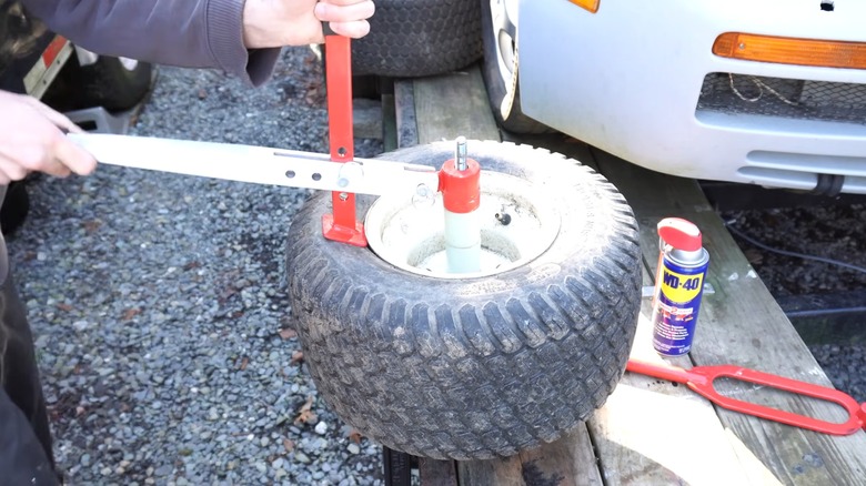 a person using the harbor freight pittsburgh mini-tire changer