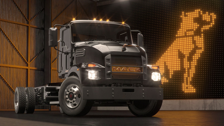 Front 3/4 view of Mack MD Electric with Bulldog logo