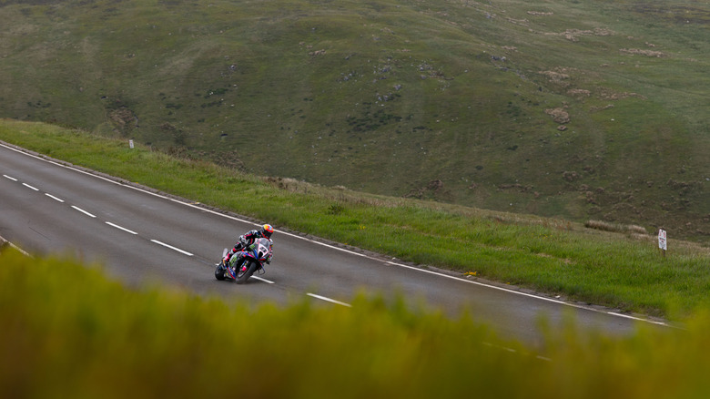 Yes, There Are Public Roads You Can Drive With No Speed Limit - Here's ...