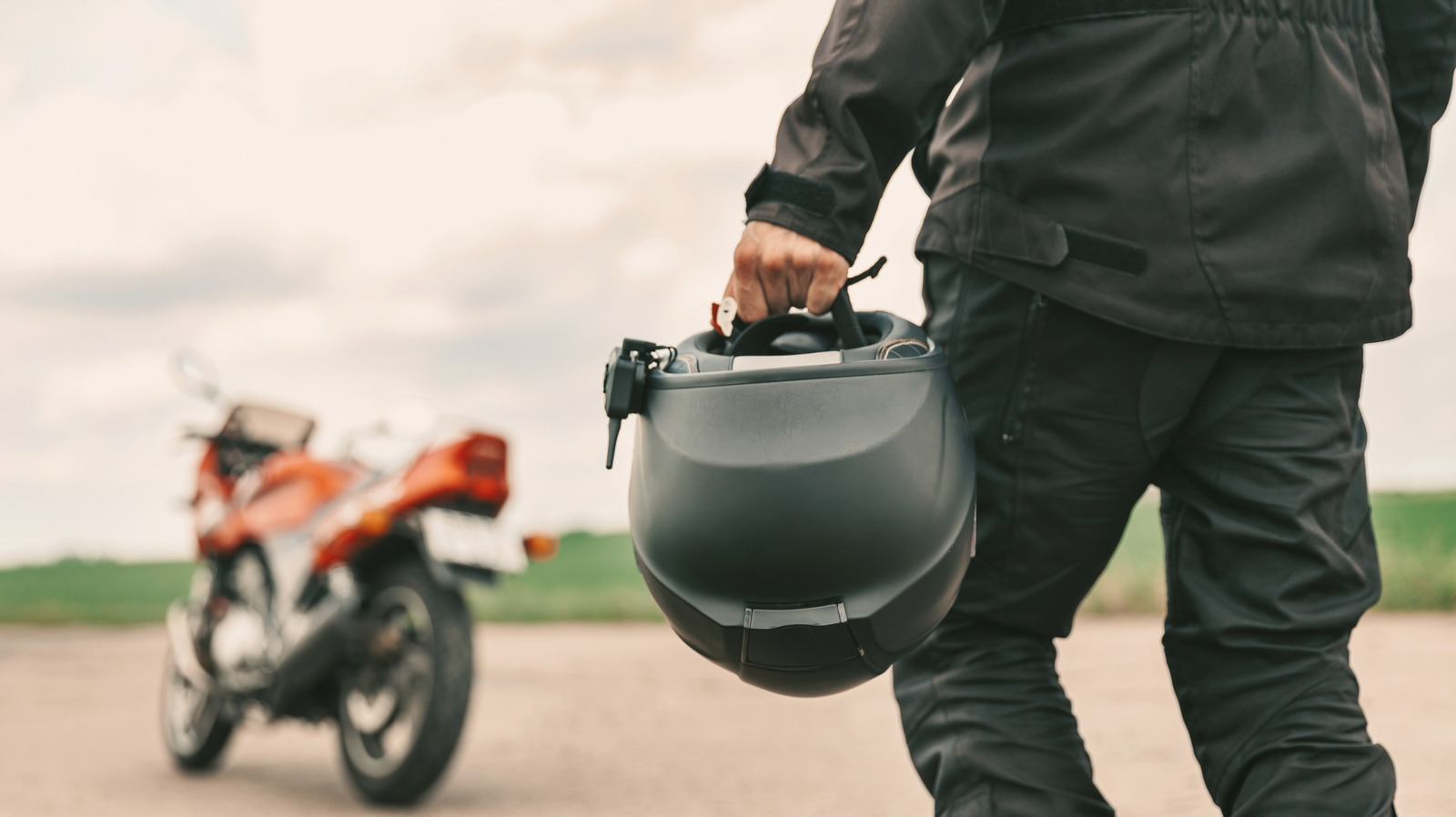 Yes, You Can Lock Your Helmet To Your Motorcycle - Here's How Bikers Prefer To Do It