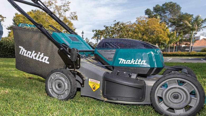 A Makita 18V lawn mower on the grass