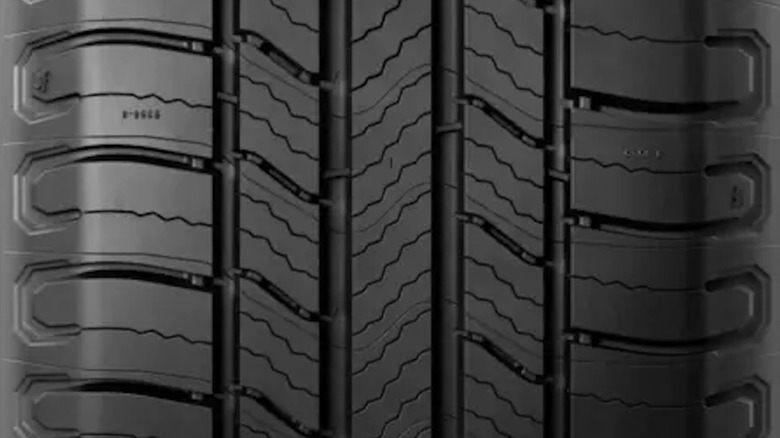 Close-up of Michelin Defender 2 tread