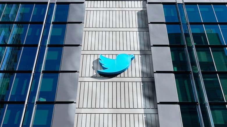 Twitter fascia sign