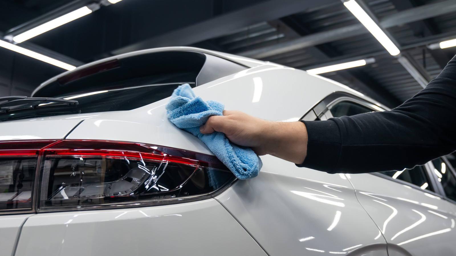 You Shouldn't Use A Microfiber Towel If It's Touched The Ground - Here's Why