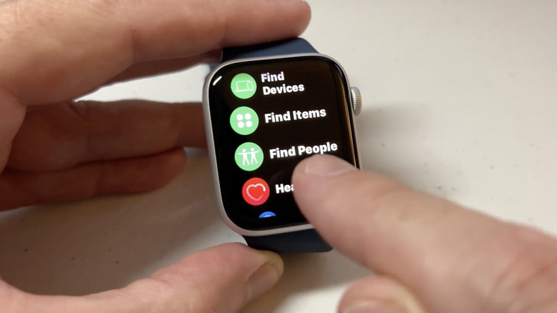 An Apple Watch SE 2 displays the Find People feature