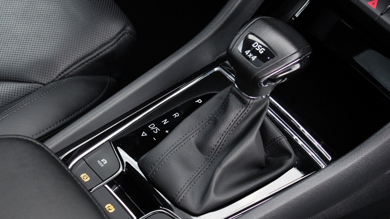 the gear lever for an automatic vehicle with 4x4 capability