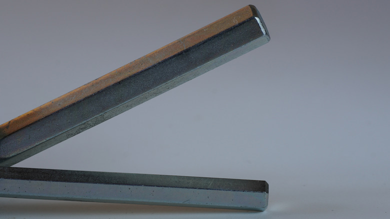The ends of two Allen keys arranged in a triangular formation.