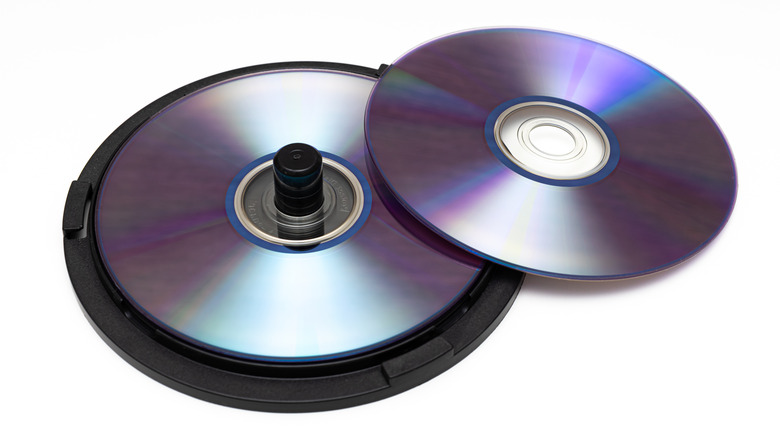 laserdiscs em um suporte