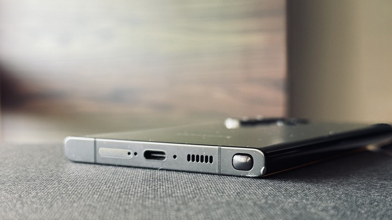 USB-C port on a Samsung Galaxy S23 Ultra.