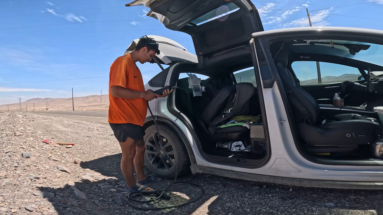 EverydaySandro setting up his solar panel charging system