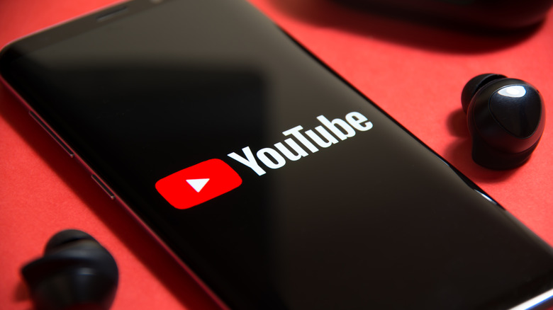 YouTube logo smartphone