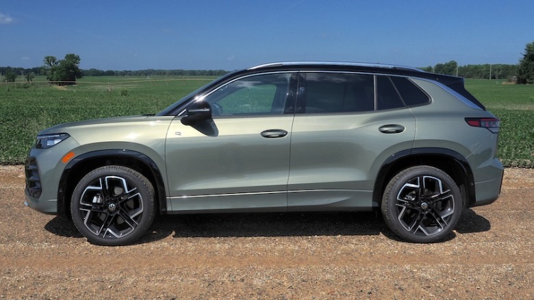 2025 Tiguan en perfil