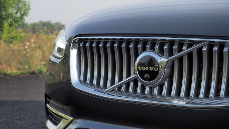 Volvo grille