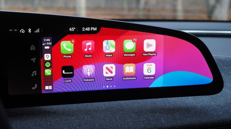 Apple CarPlay بیسیم روی Lucid Air Pure