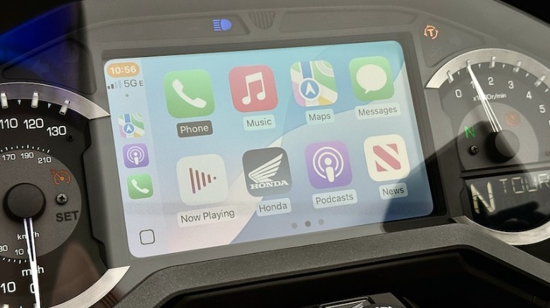 2025 Honda Gold Wing Apple CarPlay screen