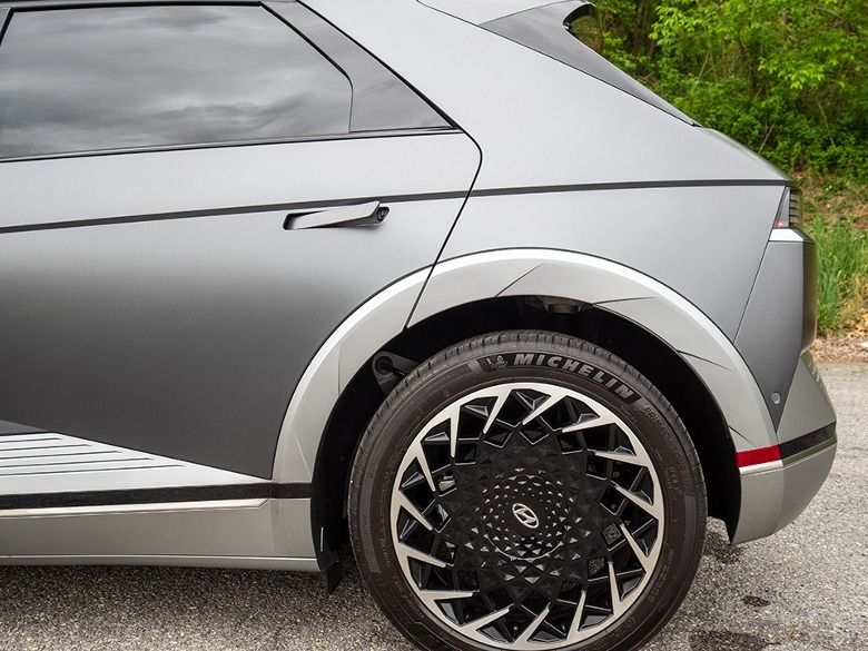 2023 Hyundai IONIQ 5 Limited AWD left rear quarter view