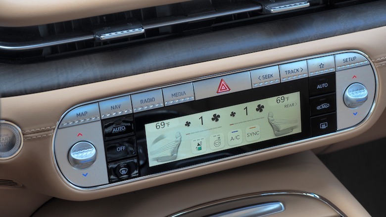 Genesis G90 climate control