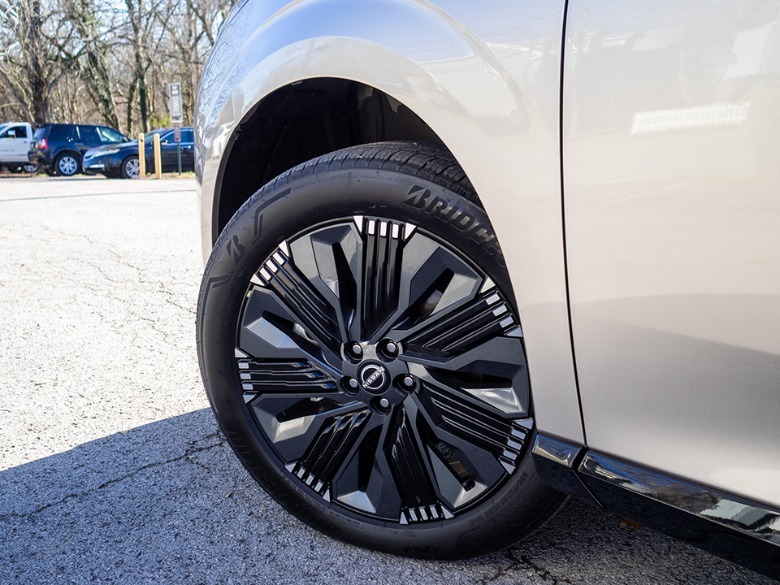 2025 Nissan Murano left front wheel