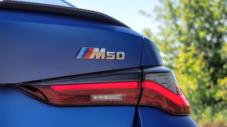 distintivo M50
