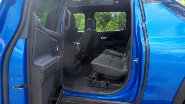 Rear cabin