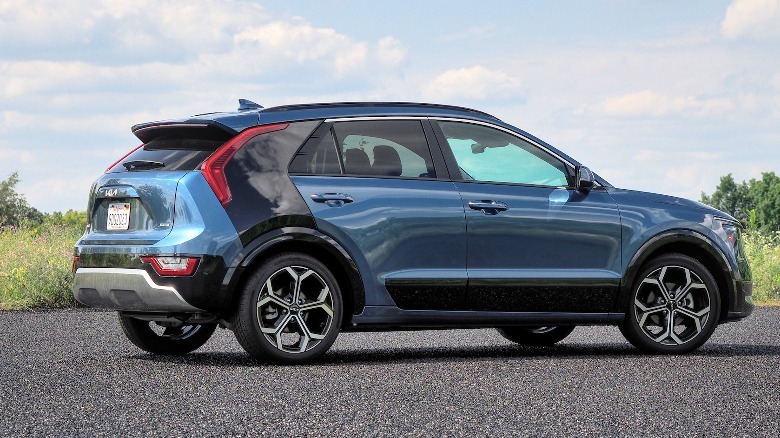 2023 Niro PHEV side view
