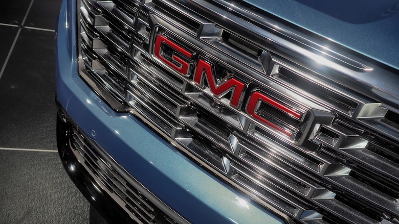 2024 Acadia Denali grille close-up