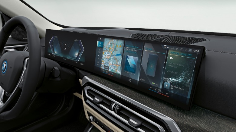 Cabin view of the BMW i4 eDrive35