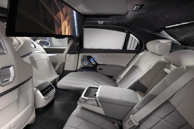 2023 BMW i7 rear cabin