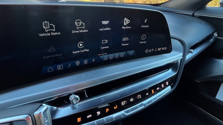 Lyriq-V infotainment display