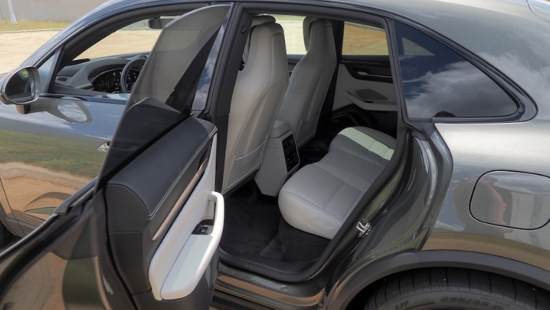 Macan 4S Electric rear cabin