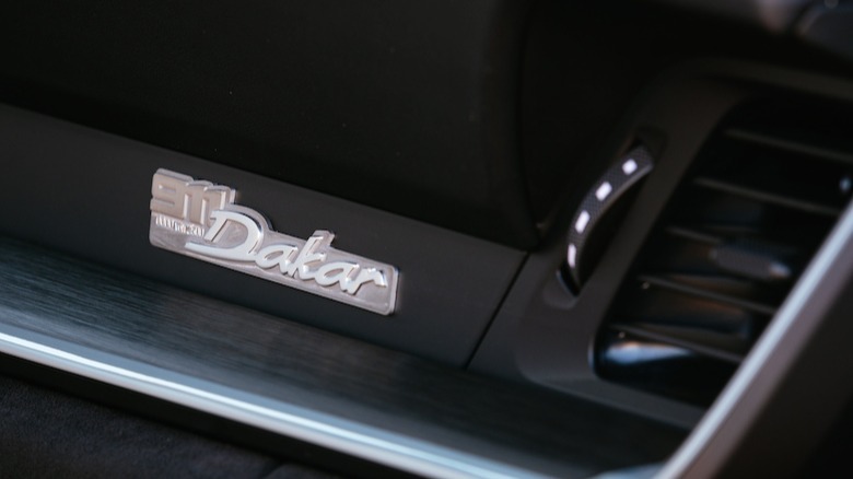 911 Dakar badge