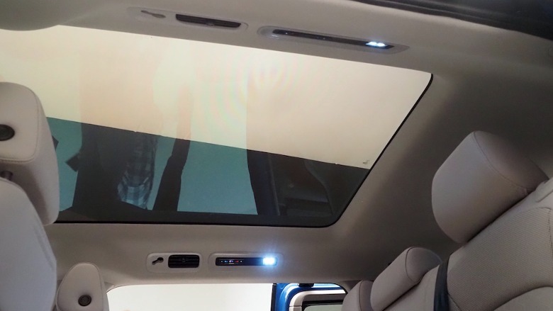 Electrochromic panoramic moonroof
