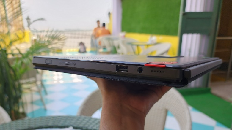 Right edge of the Asus ROG Flow Z13.