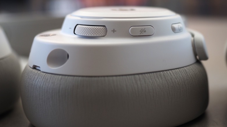 SteelSeries Arctis Nova Pro Omni left ear cup with volume