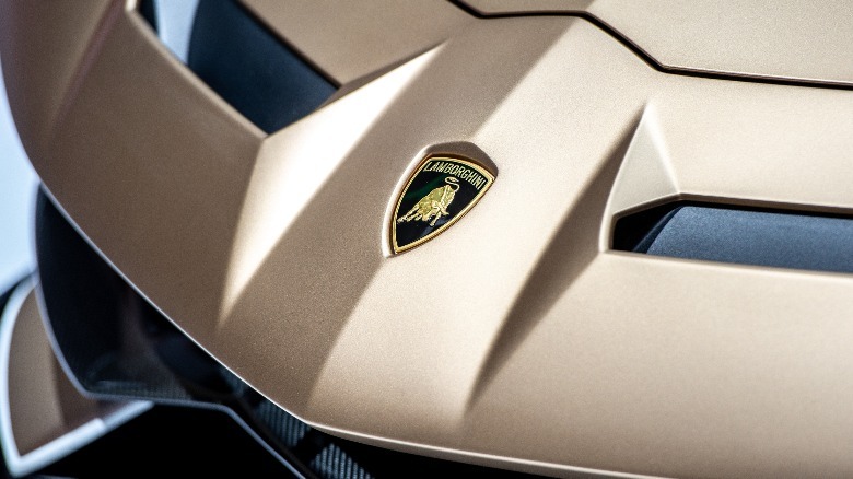 The outgoing Lamborghini logo