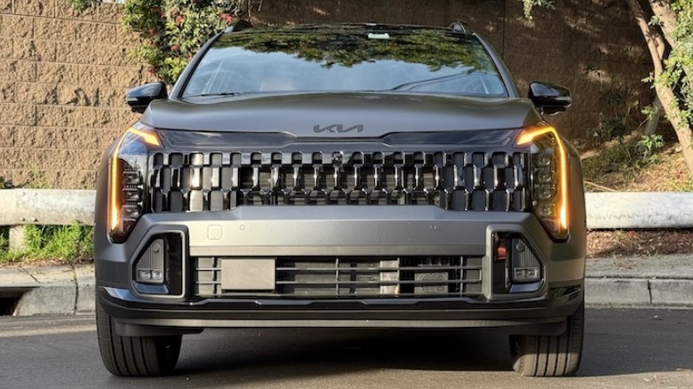 2026 Kia Sportage PHEV front grille