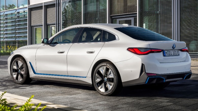 Rear profile of the BMW i4 eDrive35