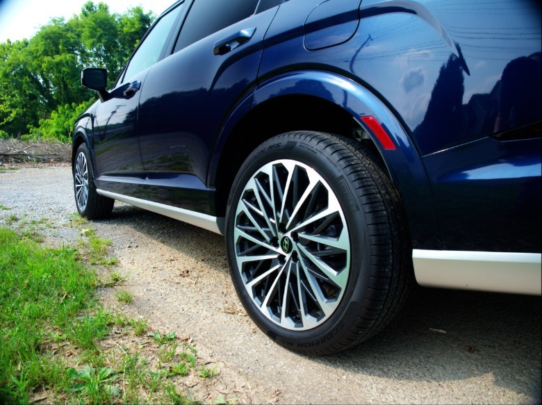 2026 Hyundai Palisade Hybrid lower left rear three-quarter view