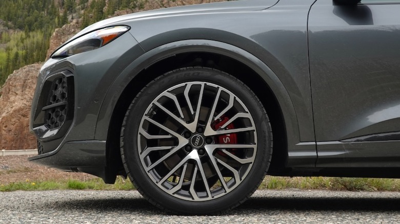 2025 Audi SQ5 front wheel