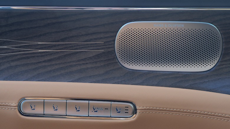 Genesis G90 memory seat switchgear